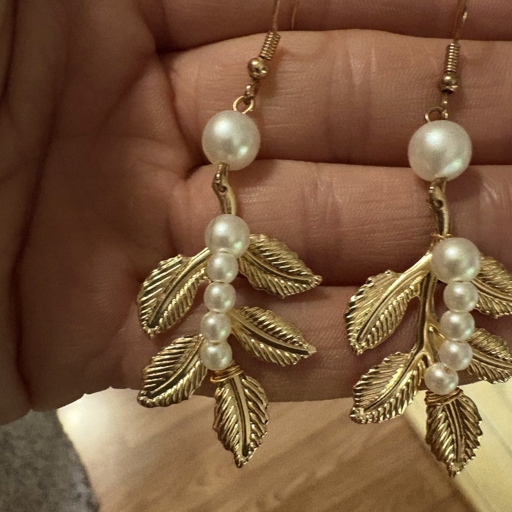 HANDMADE FAUX PEARL GOLD-TONE LEAF DROP HOOK 2.5" EARRINGS - Picture 6 of 8